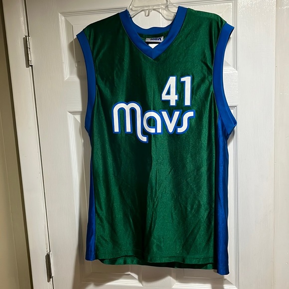NBA Dallas Mavs #41 Nowitzki Jersey Mens Sz Med Fits Like a Large Green/Wht/Blue - Picture 1 of 4